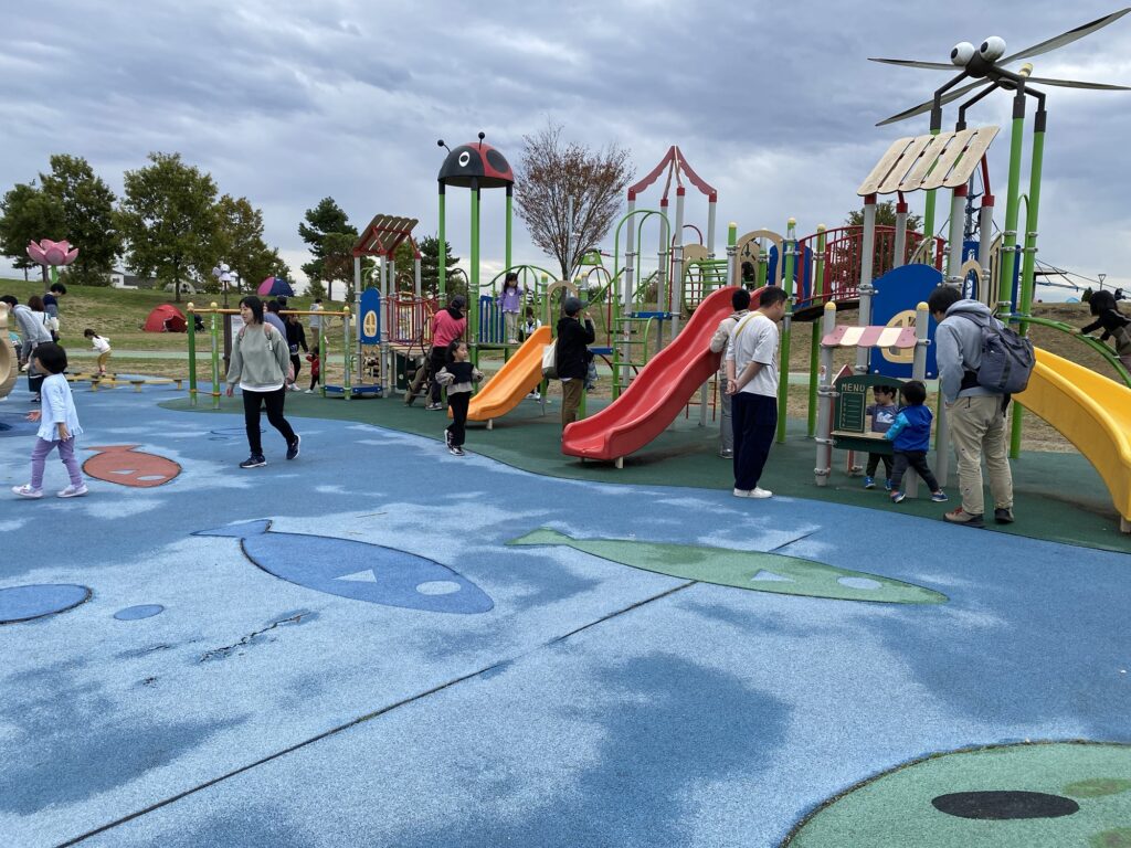 公園の幼児向け遊具