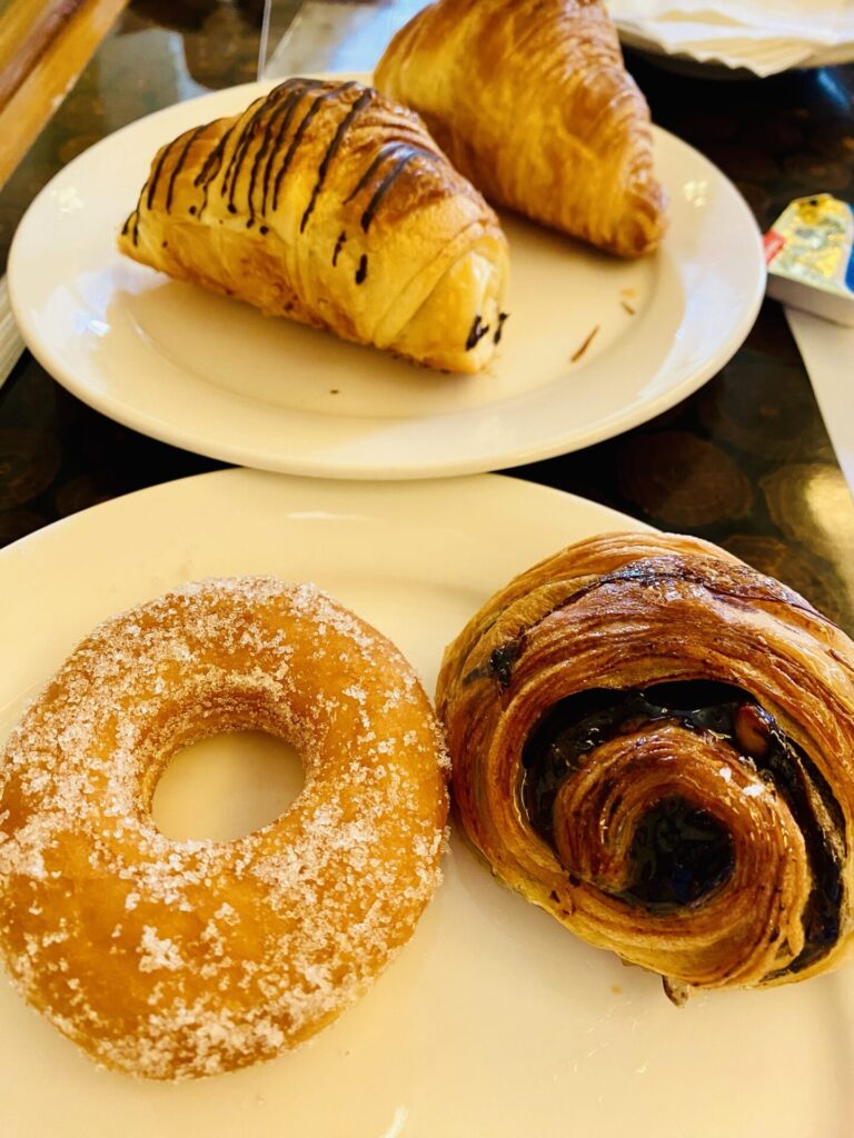 朝食のパン