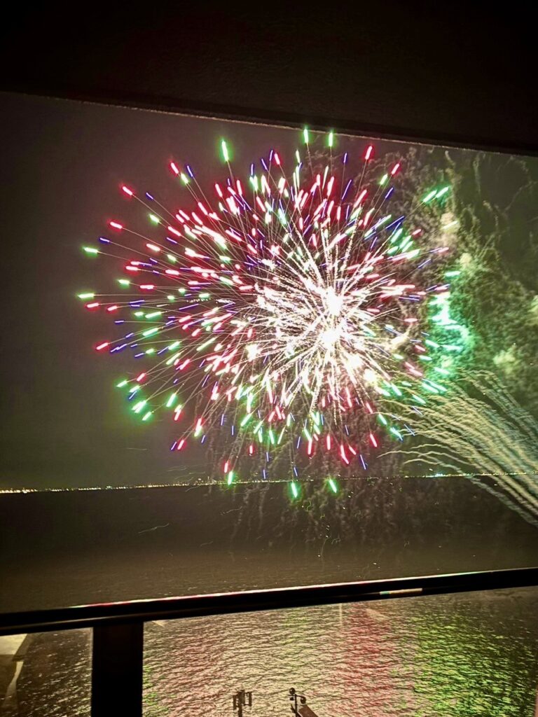 部屋からの花火